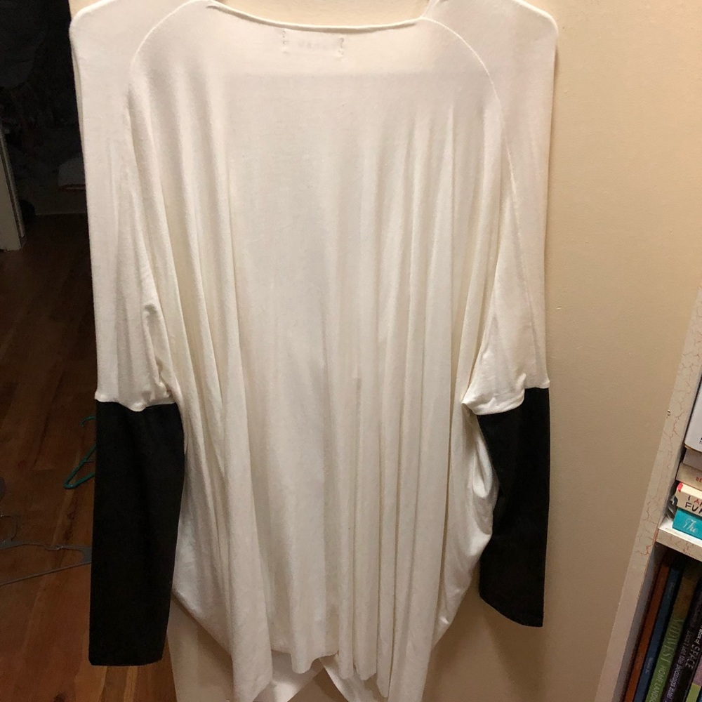 Botique loose fitting wrap shirt. - Picture 4 of 4